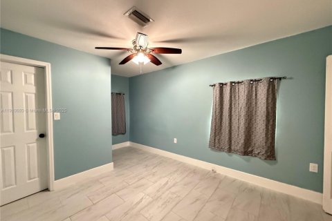 Villa ou maison à vendre à Fort Myers, Floride: 3 chambres № 1966707 - photo 10