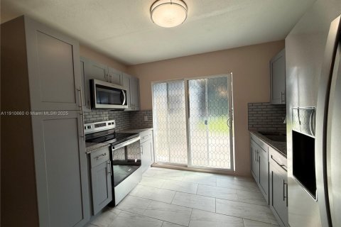 Villa ou maison à vendre à Fort Myers, Floride: 3 chambres № 1966707 - photo 9