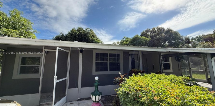 Villa ou maison à Fort Myers, Floride 3 chambres № 1966707