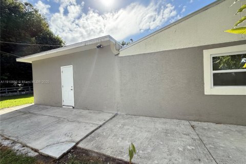 Villa ou maison à vendre à Fort Myers, Floride: 3 chambres № 1966707 - photo 21