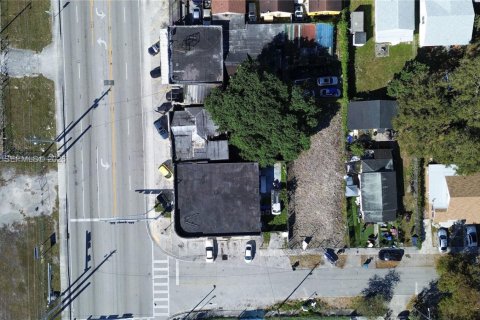 Propiedad comercial en Miami, Florida № 2086112