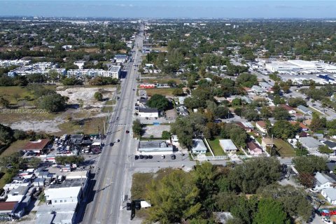 Propiedad comercial en venta en Miami, Florida № 2086112 - foto 7