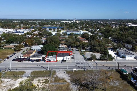 Propiedad comercial en venta en Miami, Florida № 2086112 - foto 2