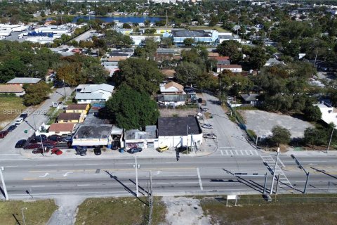 Propiedad comercial en venta en Miami, Florida № 2086112 - foto 4
