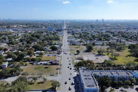 Propiedad comercial en venta en Miami, Florida № 2086112 - foto 6