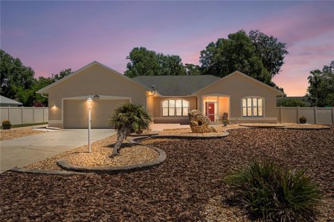 House in Fruitland Park, Florida 3 bedrooms, 190.17 sq.m. № 1849748 - photo 3