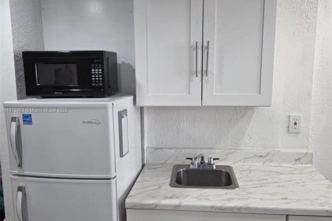 Copropriété à louer à Sunny Isles Beach, Floride: 33.44 m2 № 2036764 - photo 20