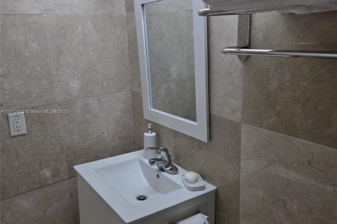 Copropriété à louer à Sunny Isles Beach, Floride: 33.44 m2 № 2036764 - photo 19