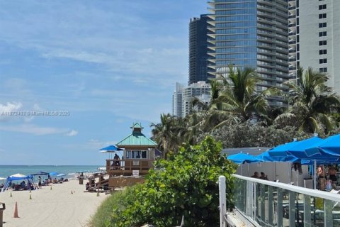 Copropriété à louer à Sunny Isles Beach, Floride: 33.44 m2 № 2036764 - photo 10