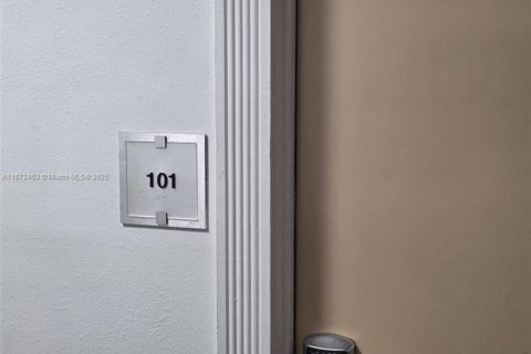 Copropriété à louer à Sunny Isles Beach, Floride: 33.44 m2 № 2036764 - photo 15