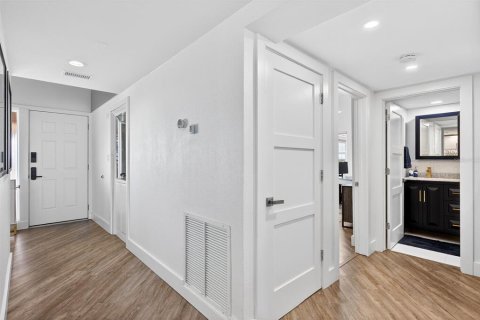 Condo in Daytona Beach, Florida, 3 bedrooms № 2214558 - photo 21