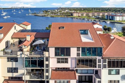 Condo in Daytona Beach, Florida, 3 bedrooms № 2214558 - photo 2