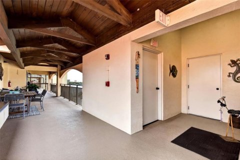 Condo in Daytona Beach, Florida, 3 bedrooms № 2214558 - photo 5