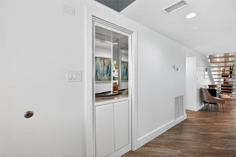 Condo in Daytona Beach, Florida, 3 bedrooms № 2214558 - photo 11