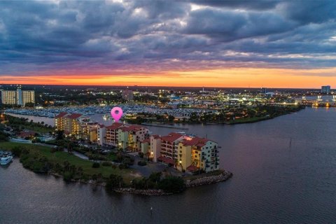 Condo in Daytona Beach, Florida, 3 bedrooms № 2214558 - photo 3