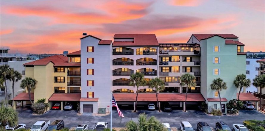 Condo in Daytona Beach, Florida, 3 bedrooms № 2214558