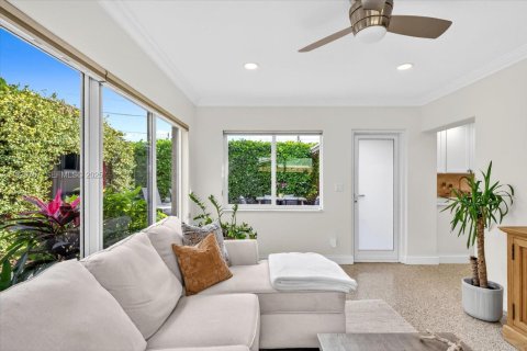 House in Oakland Park, Florida 3 bedrooms, 102.19 sq.m. № 1988798 - photo 11