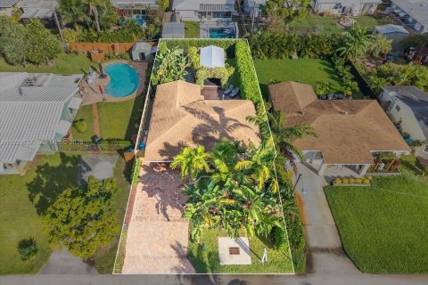 House in Oakland Park, Florida 3 bedrooms, 102.19 sq.m. № 1988798 - photo 5