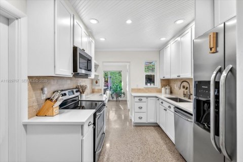 House in Oakland Park, Florida 3 bedrooms, 102.19 sq.m. № 1988798 - photo 9