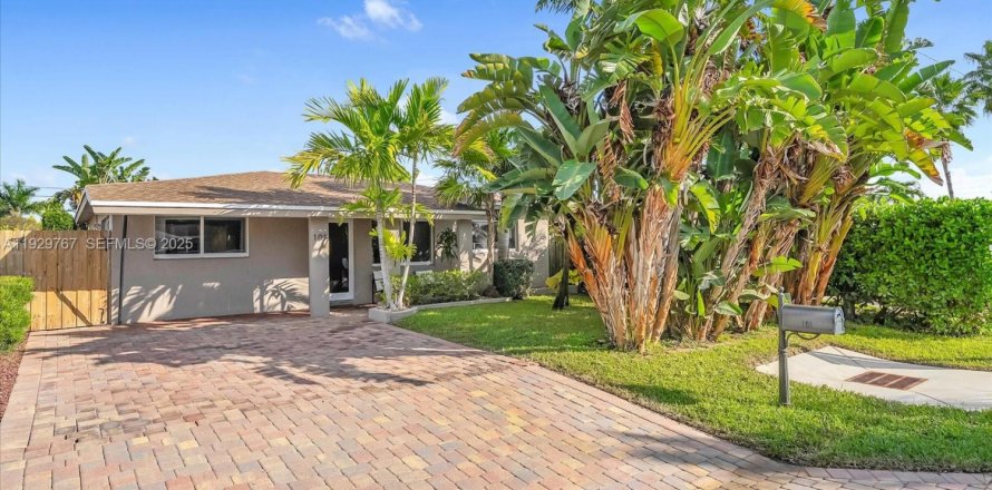 House in Oakland Park, Florida 3 bedrooms, 102.19 sq.m. № 1988798