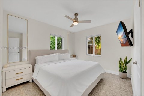 House in Oakland Park, Florida 3 bedrooms, 102.19 sq.m. № 1988798 - photo 13