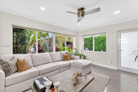 House in Oakland Park, Florida 3 bedrooms, 102.19 sq.m. № 1988798 - photo 10