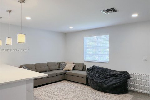 House in Hallandale Beach, Florida 1 bedroom № 2075005 - photo 7