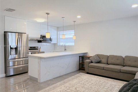 House in Hallandale Beach, Florida 1 bedroom № 2075005 - photo 8