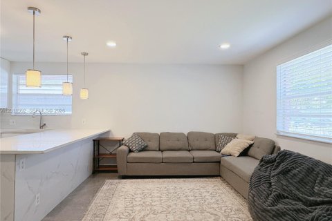 House in Hallandale Beach, Florida 1 bedroom № 2075005 - photo 6