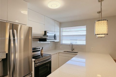 House in Hallandale Beach, Florida 1 bedroom № 2075005 - photo 2