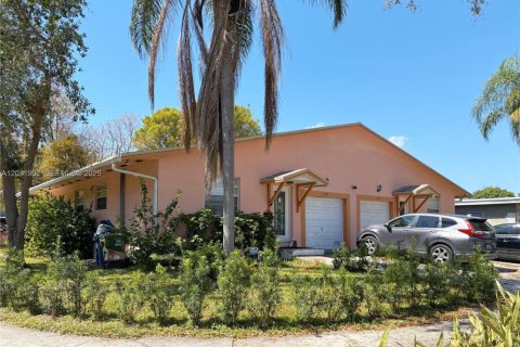 House in Hallandale Beach, Florida 1 bedroom № 2075005 - photo 13