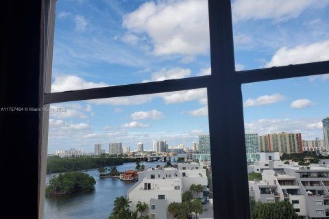 Condo in Sunny Isles Beach, Florida, 1 bedroom  № 1691156 - photo 3