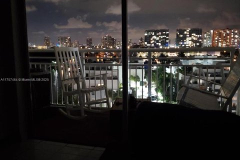 Condo in Sunny Isles Beach, Florida, 1 bedroom  № 1691156 - photo 2