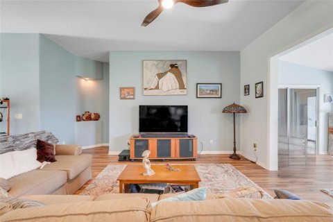 House in Leesburg, Florida 3 bedrooms, 188.68 sq.m. № 1682950 - photo 5