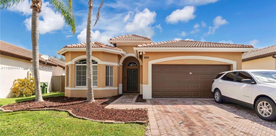 House in Homestead, Florida 3 bedrooms, 163.42 sq.m. № 1933770