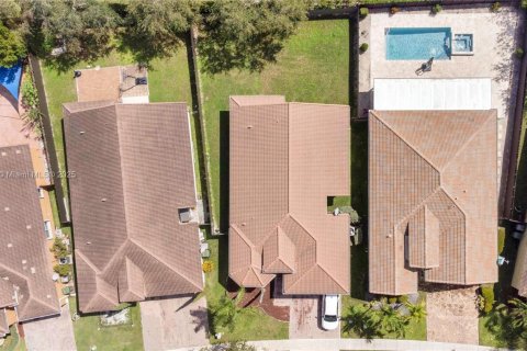 House in Homestead, Florida 3 bedrooms, 163.42 sq.m. № 1933770 - photo 26