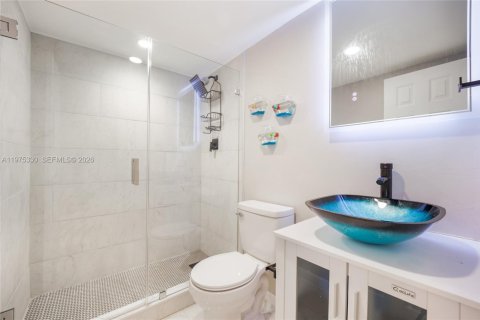 Condo in Hialeah Gardens, Florida, 2 bedrooms  № 2040855 - photo 2