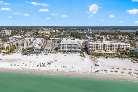 Condo in Sarasota, Florida, 2 bedrooms № 2128607 - photo 21