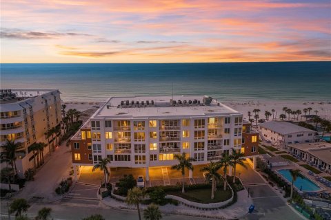 Condo in Sarasota, Florida, 2 bedrooms № 2128607 - photo 2