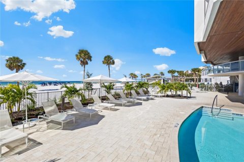 Condo in Sarasota, Florida, 2 bedrooms № 2128607 - photo 12