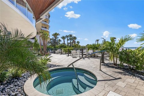 Condo in Sarasota, Florida, 2 bedrooms № 2128607 - photo 13