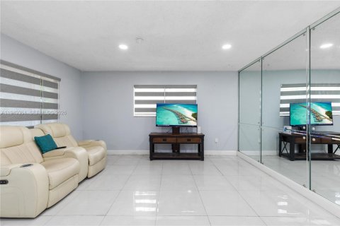 Villa ou maison à vendre à Miami Gardens, Floride: 3 chambres, 129.78 m2 № 2005155 - photo 5