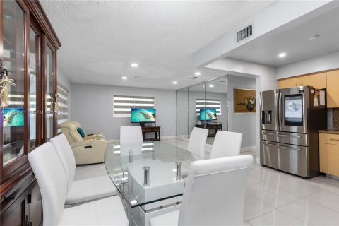 Villa ou maison à vendre à Miami Gardens, Floride: 3 chambres, 129.78 m2 № 2005155 - photo 7