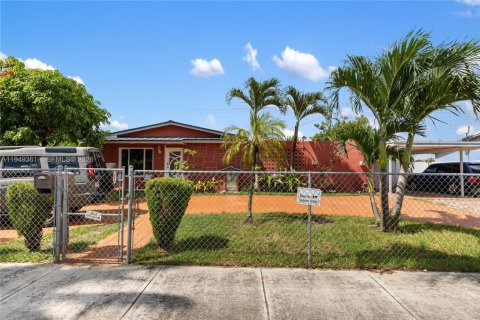 Villa ou maison à vendre à Miami Gardens, Floride: 3 chambres, 129.78 m2 № 2005155 - photo 3