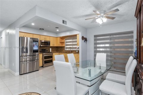 Villa ou maison à vendre à Miami Gardens, Floride: 3 chambres, 129.78 m2 № 2005155 - photo 10