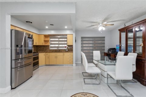 Villa ou maison à vendre à Miami Gardens, Floride: 3 chambres, 129.78 m2 № 2005155 - photo 9