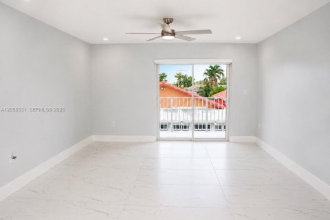 Condo in Hialeah, Florida, 2 bedrooms  № 2264240 - photo 5