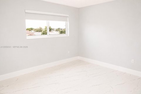 Condo in Hialeah, Florida, 2 bedrooms  № 2264240 - photo 13