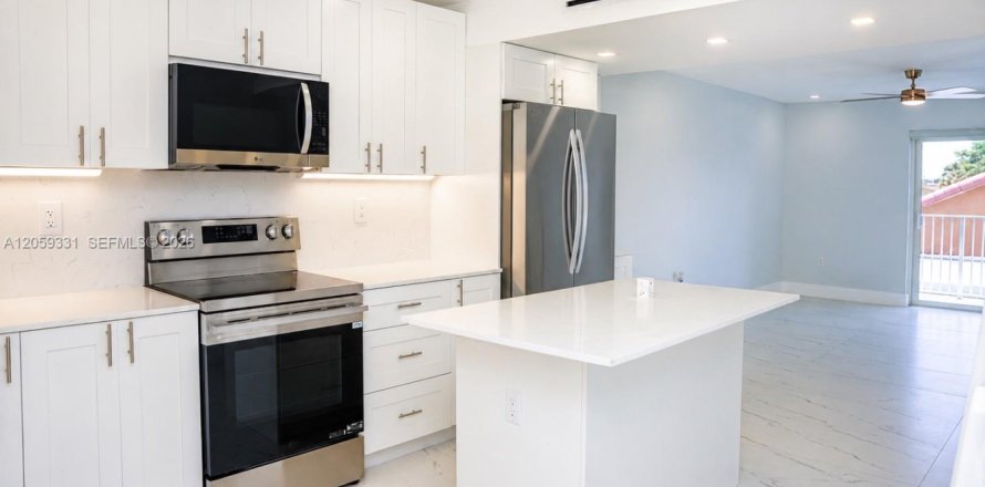 Condo in Hialeah, Florida, 2 bedrooms  № 2264240