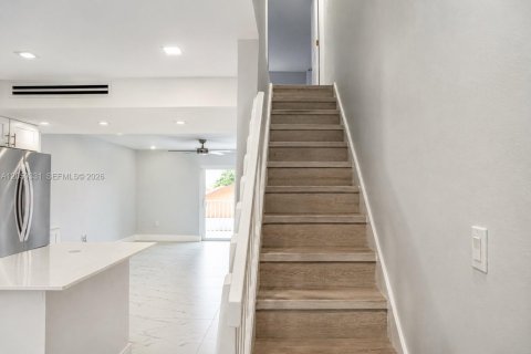 Condo in Hialeah, Florida, 2 bedrooms  № 2264240 - photo 7